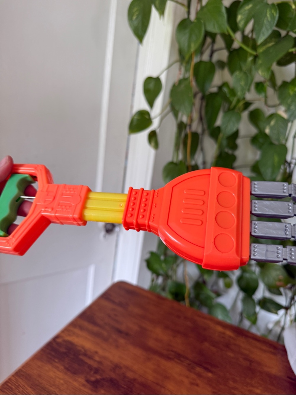 Orange Extendable Toy Grabber Reach Tool - Unknown Brand - Picture 5 of 8